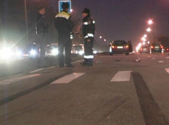 Водитель «Лексуса» сбил женщину на «зебре» и протащил ее несколько метров на капоте своего авто в Ростове