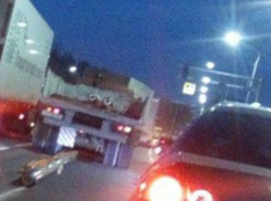 Фильм ужасов напомнила автомобилистам выпавшая из «Газели» стальная труба на трассе под Ростовом 