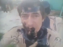 Унизительное наказание кладбищенских вандалов черной краской в Ростове попало на видео