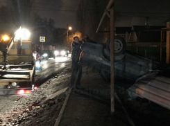 Невероятный полет с переворотом легкового автомобиля потряс жителей Ростова