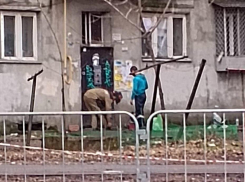 В рухнувшем доме на Нариманова в Ростове рабочие начали заваривать двери в подъезды