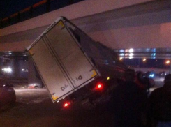 Водителя «Газели», врезавшейся в мост около «Мегамага», высмеяли жители Ростова 