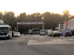 Бетонные блоки на рынки под Ростовом вернули спустя несколько часов