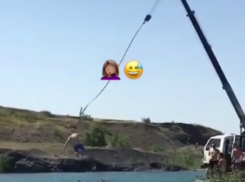 Безумное и опасное развлечение молодежи в Ростовской области сняли на видео