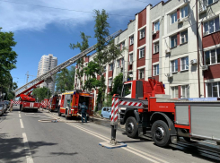 В центре Ростова загорелся жилой дом