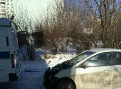 Издевательство над припаркованной во дворе Ростова иномаркой устроили «ночные разбойники»