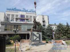 Установка памятника пионеру русского кинематографа Александру Ханжонкову началась в Ростове