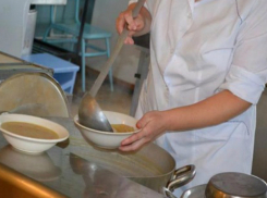 Бесплатную столовую для нуждающихся организовали в здании министерства труда Ростова-на-Дону