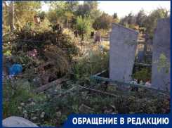 На кладбище Ростова могилу ветерана войны завалили мусором