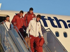 Знаменитые футболисты «Баварии» прилетели в Ростов без шапок-ушанок