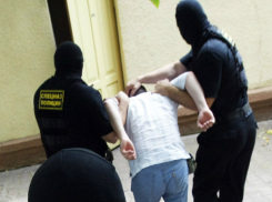 Профессионального «закладчика» наркотиков поймали с поличным на улице в Ростовской области