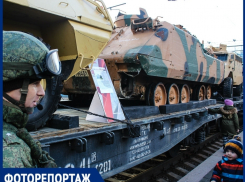 Танк, броневики и толкучка за кашей: в Ростове побывала выставка «Сирийский перелом»