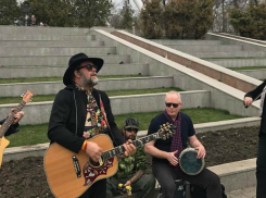 Уличный концерт Гребенщикова с группой «Аквариум» в центре Ростова вызвал восторг у горожан