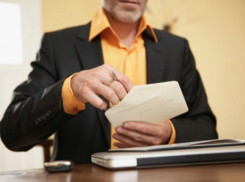 Жертвой шантажа и крупного вымогательства стал директор стройфирмы в Ростовской области 