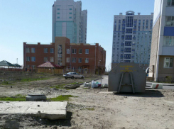 Смертельные опасности нового микрорайона Ростова показала негодующая женщина