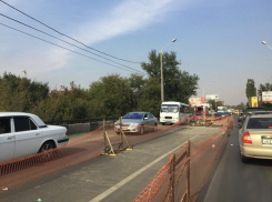 Ростовчане «поблагодарили» дорожников, которые работают на Малиновского, за то, что у них есть выходные