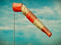 Штормовое предупреждение объявили в Ростове из-за сильного ветра 13 и 14 мая