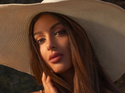 Бывшая жена экс-короля Малайзии поделилась яркими летними образами