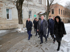Врачи из инфекционной больницы Новочеркасска уволились после визита силовиков