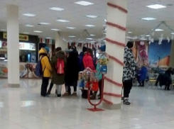 Слухи о запрете посещения торговых центров подростками обеспокоили ростовчан
