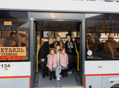 Ростовчанам предложили встретить Новый год прямо в трамвае