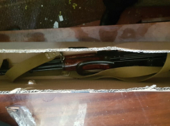 Дома у жителя Ростовской области нашли автомат Калашникова, гранаты и наркотики