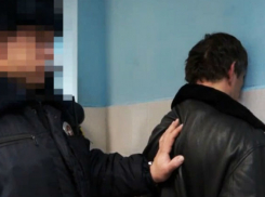 Мужчина из Ингушетии на вокзале Ростова набросился с кулаками на полицейских