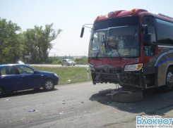 В Ростовской области автобус с детьми попал в аварию 