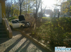 В Ростове «ВАЗ» вылетел на тротуар и насмерть сбил пенсионерку. ВИДЕО