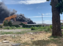 В Ростове-на-Дону ликвидировали пожар на складе поликарбоната