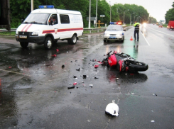 В Ростове девушка на BMW сбила мотоциклиста