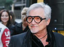 Оскандалившийся Дибров призвал россиян регулировать выпитое и следить за «сардельками»