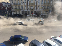 Уборочная машина устроила пылевую бурю в центре Ростова
