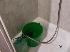Запасать воду в тазики и ведра будут ростовчане, оставшиеся без живительной влаги 