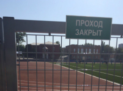 На разрушенном асфальте вокруг стадиона «Динамо» предложили власти бегать спортивным ростовчанам