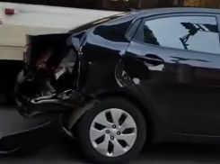 Рогатый трамвай в Ростове-на-Дону въехал в «зад» иномарке 