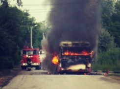 В Ростове полностью выгорел пассажирский автобус 