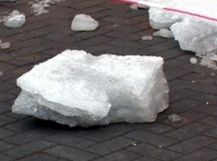 Экс-директора ростовского студгородка осудили за гибель женщины от удара глыбой льда