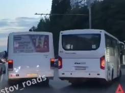 В Ростове столкнулись автобусы, спровоцировав пробку в центре города
