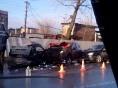 В Ростове три автоледи не поделили дорогу на Российской: есть жертвы