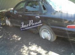 Дорожники укатали в асфальт припаркованный автомобиль под Ростовом