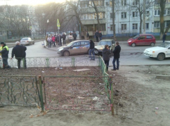  В Ростове лихач на БМВ устроил тройное ДТП, в котором пострадала трехлетняя девочка