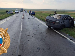 Четыре человека погибли и два ребенка пострадали в ДТП в Ростовской области 