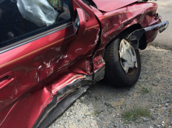 В Ростовской области «шестерка» въехала в грузовик со свеклой, водитель погиб