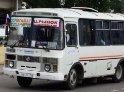 Водителя автобуса застали за просмотром порнографии при забитом салоне