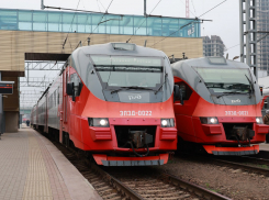 23 поезда задержаны до 7 часов в Ростовской области из-за сбоя на железной дороге