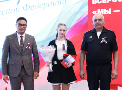 Ростовским школьникам торжественно выдали паспорта перед Днем государственного флага