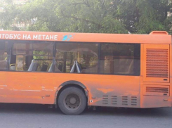 В Ростове грузовик врезался в автобус с пассажирами