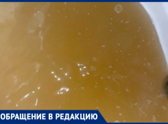 «Мы уже две недели так живем»: ростовчане пожаловались на воду с ржавчиной