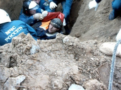 Молодые рабочие погибли в канализационной яме Ростова из-за строителя, который не учел явно непригодные метеоусловия